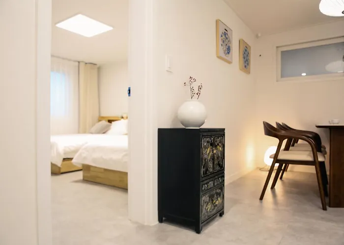 9br & 6bath & 15bed For Big Group 서울특별시